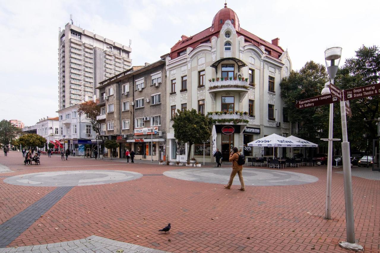 Location In Center And Paid Parking
